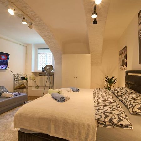 Downtown Secret Apartment Zagreb Bagian luar foto