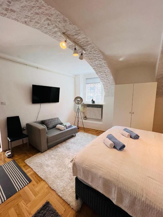 Downtown Secret Apartment Zagreb Bagian luar foto